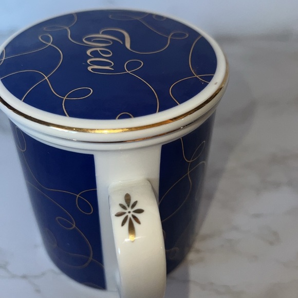 Tea Cup with Strainer and Lid Stylized Graphics - Picture 3 of 11